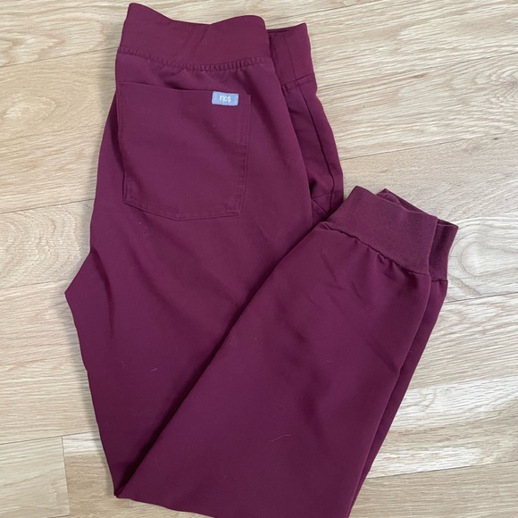 Figs Burgundy Scrub Set, Small Casma Top and Petite Small Zamora Joggers - Picture 3 of 6